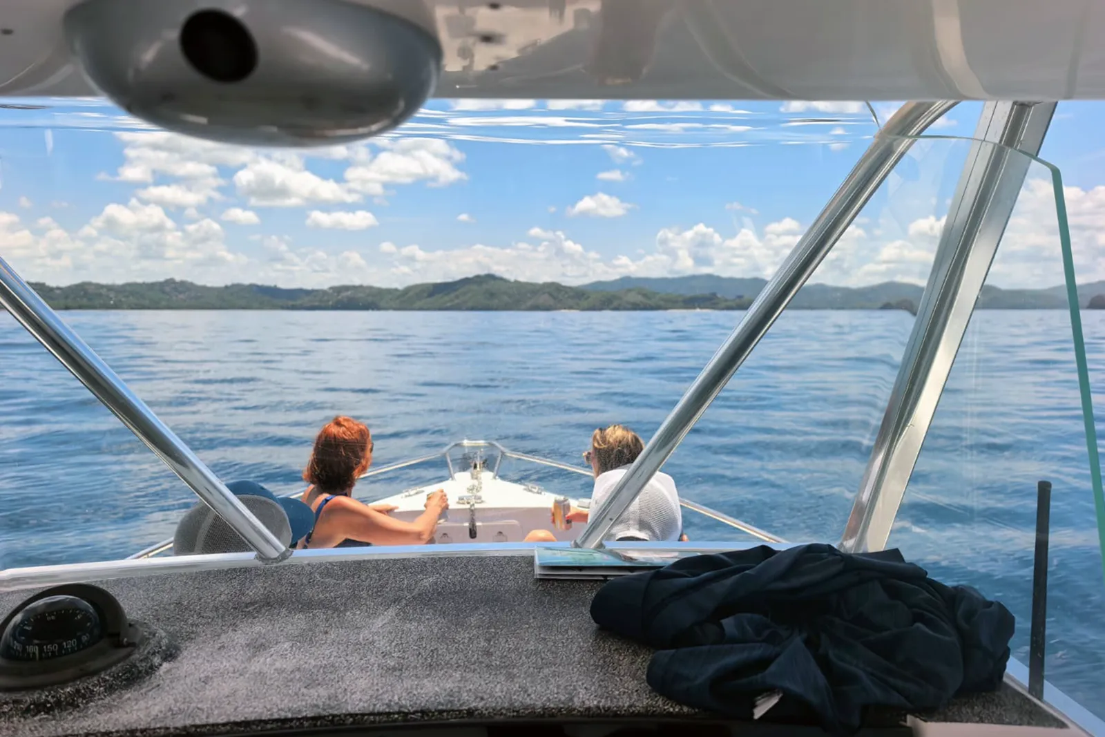Guests cruising along the Papagayo Peninsula during a MarSea Tours private boat tour